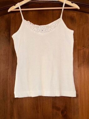 Vintage Avon Fashions white tank top in a soft textured knit 🤍